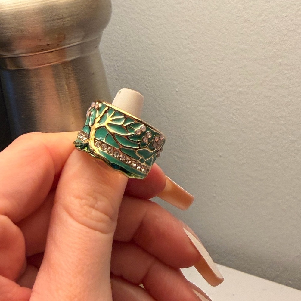 Elegant Tree Design Ring with Green and Gold Accents